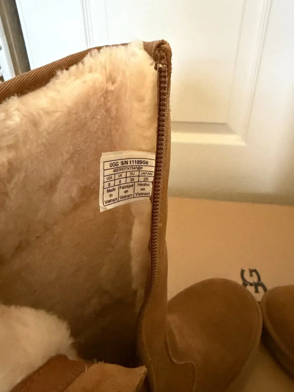 Women’s UGG Alber Boots Chestnut - Size 8 1118956